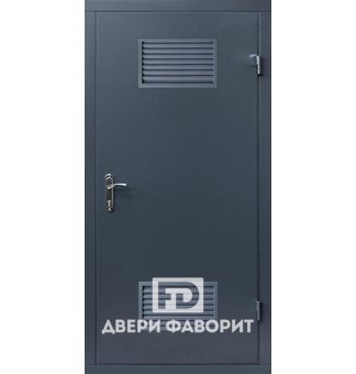 дверь в котельную с двумя вентиляционными решетками, окрашена цинкогрунтом