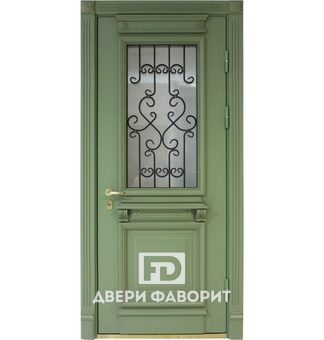 парадная железная дверь усилена тремя петлями, со стеклом и ковкой