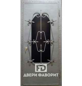 стальная уличная дверь с ковкой, покрыта белым порошковым напылением